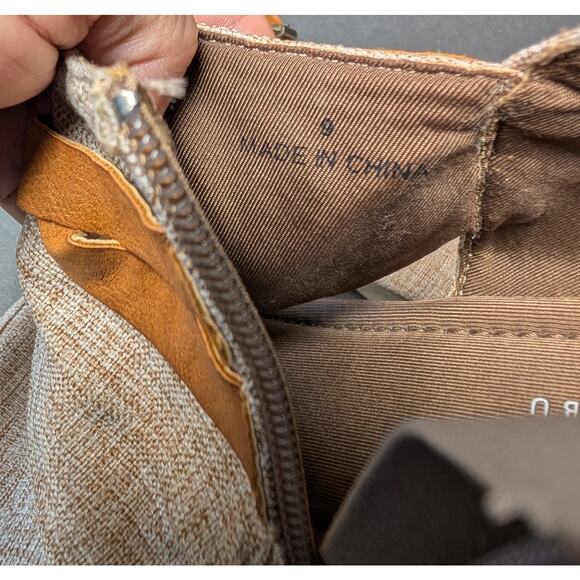 Blowfish Malibu Gladiator Sandals WOMENS SIZE 9 Desert Sand Flats Casual Dressy - Picture 7 of 10